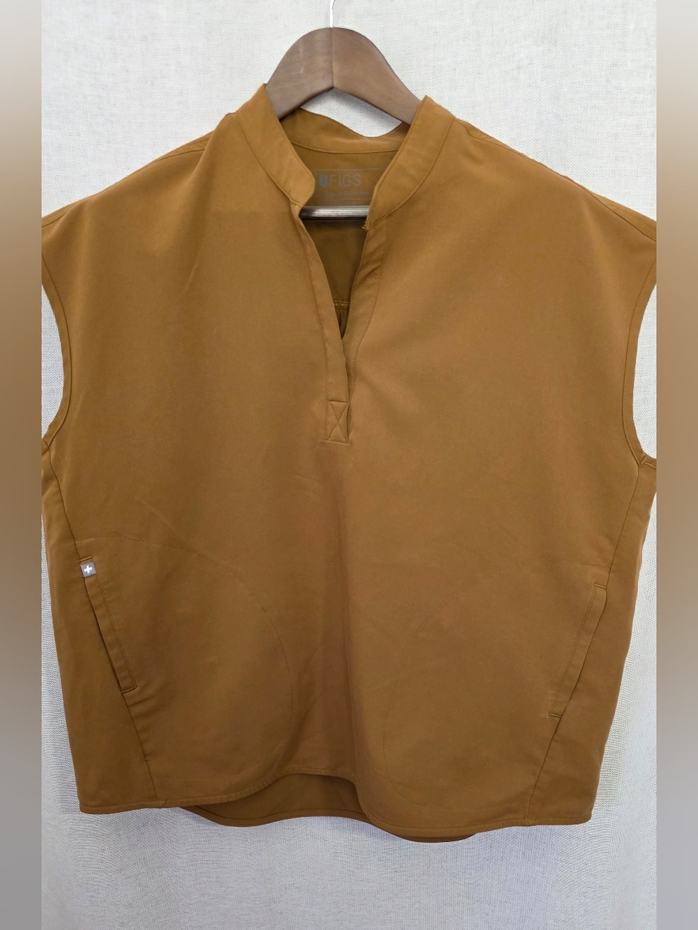 FIGS Rafaela Oversized Scrub Top - Walnut Golden Brown Size L
